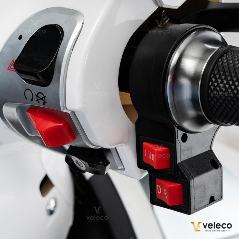 Veleco CRISTAL : scooter de mobilité 3 roues avec éclairage LED complet