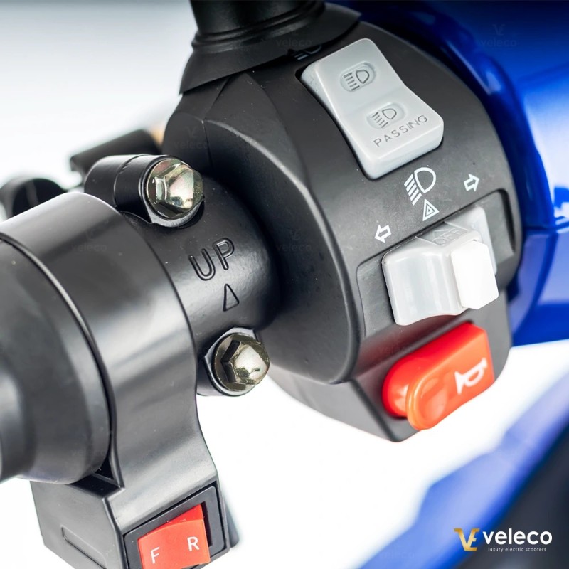 Veleco FASTER : scooter de mobilité à 4 roues, design ace
