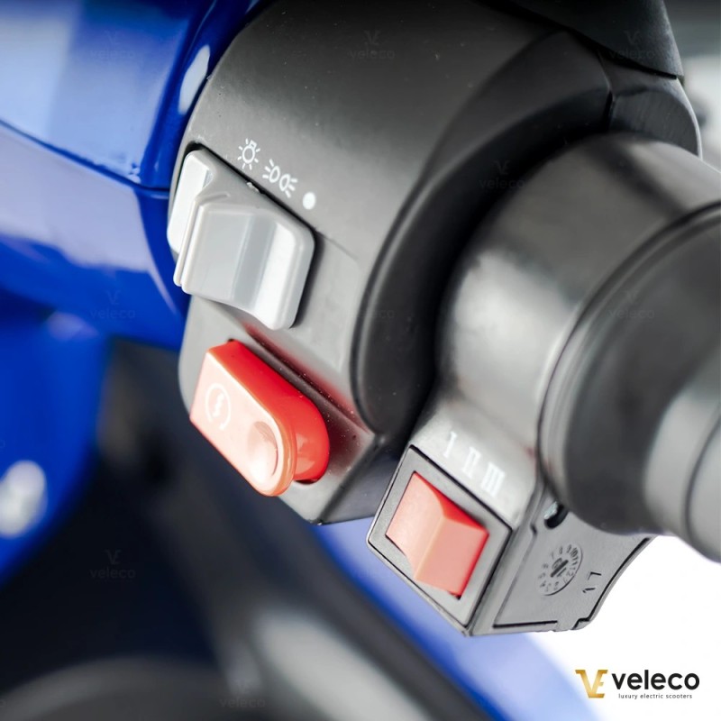 Veleco FASTER : scooter de mobilité à 4 roues, design ace