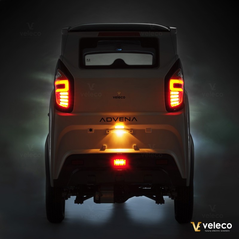 Veleco ADVENA : cyclomoteur électrique fermé 2 places type voiture