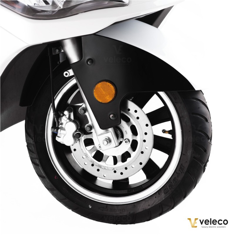 Veleco ADVENA : cyclomoteur électrique fermé 2 places type voiture
